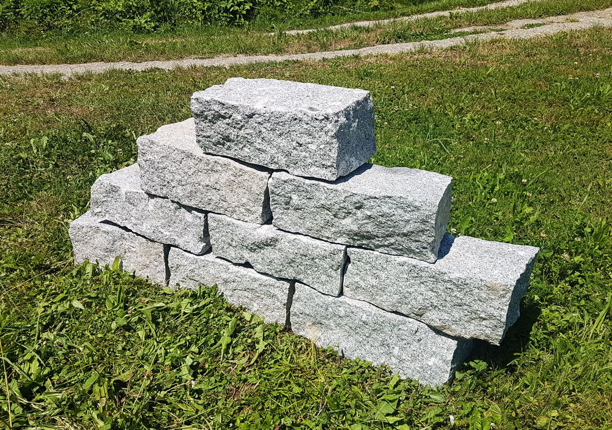Mauersteine grau Feinkorn gespalten
